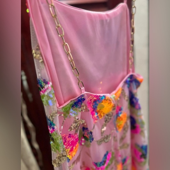 NEW-Backless sequin dress with chain straps - Picture 6 of 11